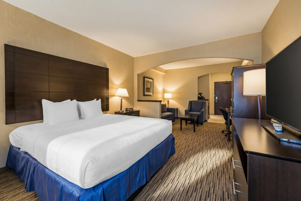 Best Western New Albany guestroom