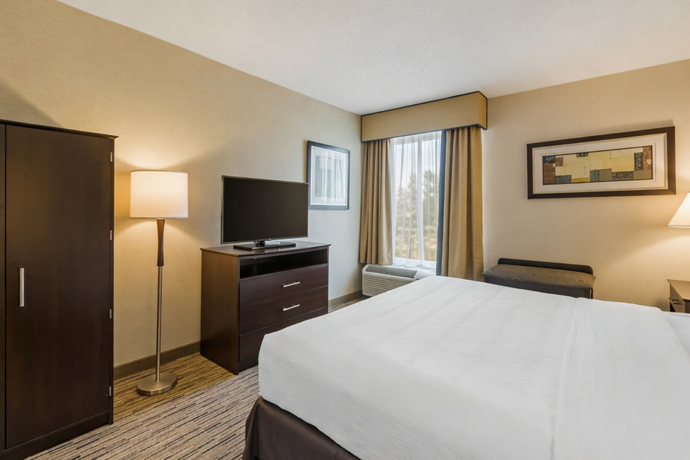 Best Western New Albany guestroom