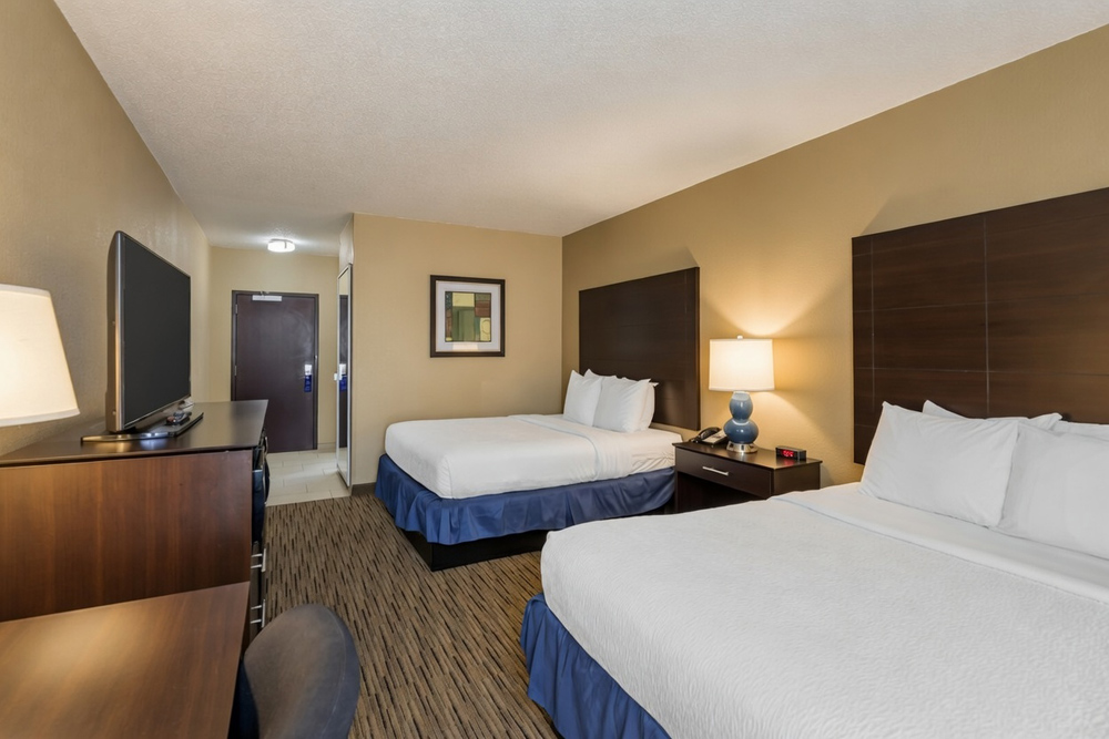 Best Western New Albany guestroom
