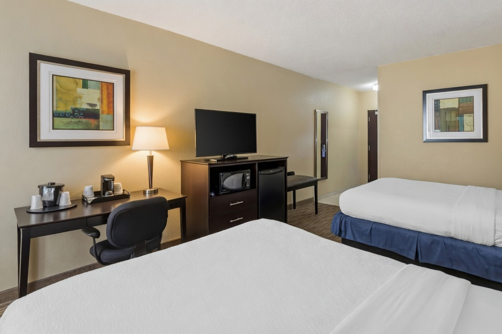 Best Western New Albany guestroom