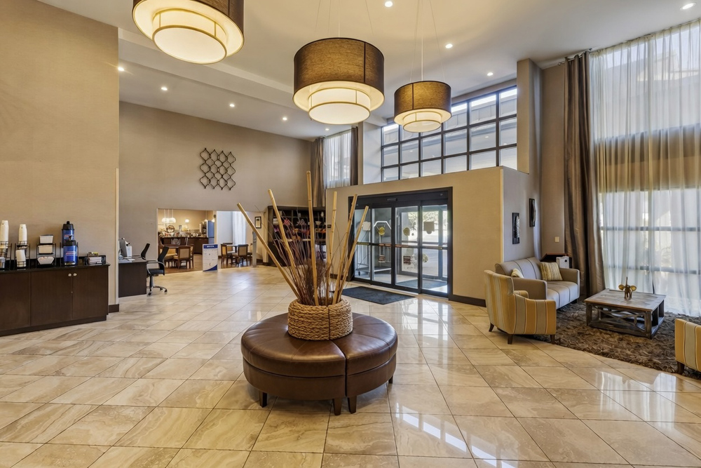 Best Western New Albany frontdesk