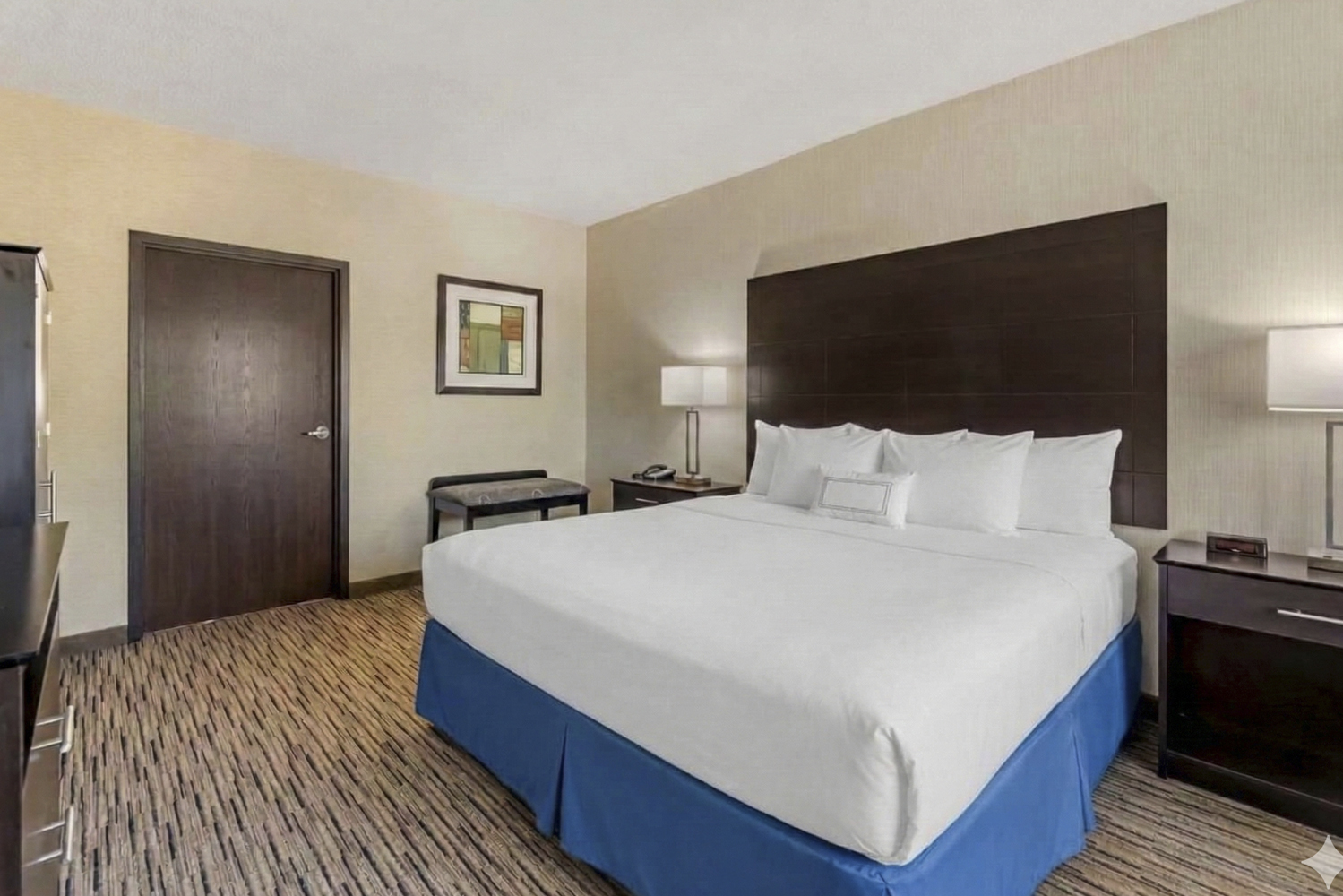 Accessible guest room with one king bed